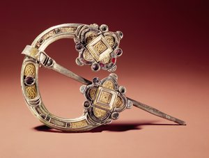 ダブリン州キルメイナム出身のキルメイナムブローチ、8〜9世紀（シルバーとゴールド）